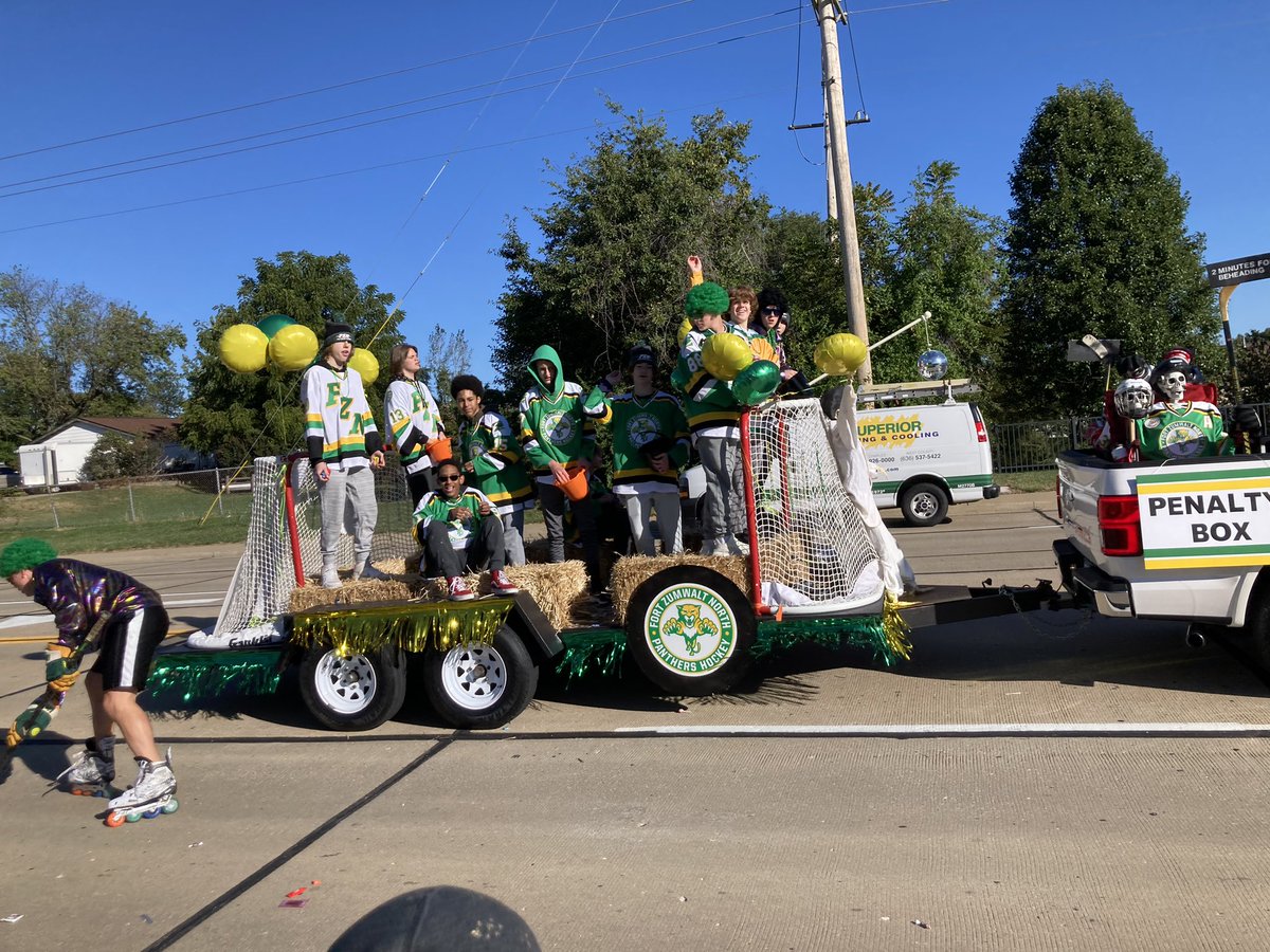 BoostersFzn's tweet photo. 1st Place Theatre/Drama Club
2nd Place Hockey- great job cleaning up the streets and getting the candy to the children &amp; those young at heart!
3rd Place Soccer https://t.co/B5qAzr7lsX