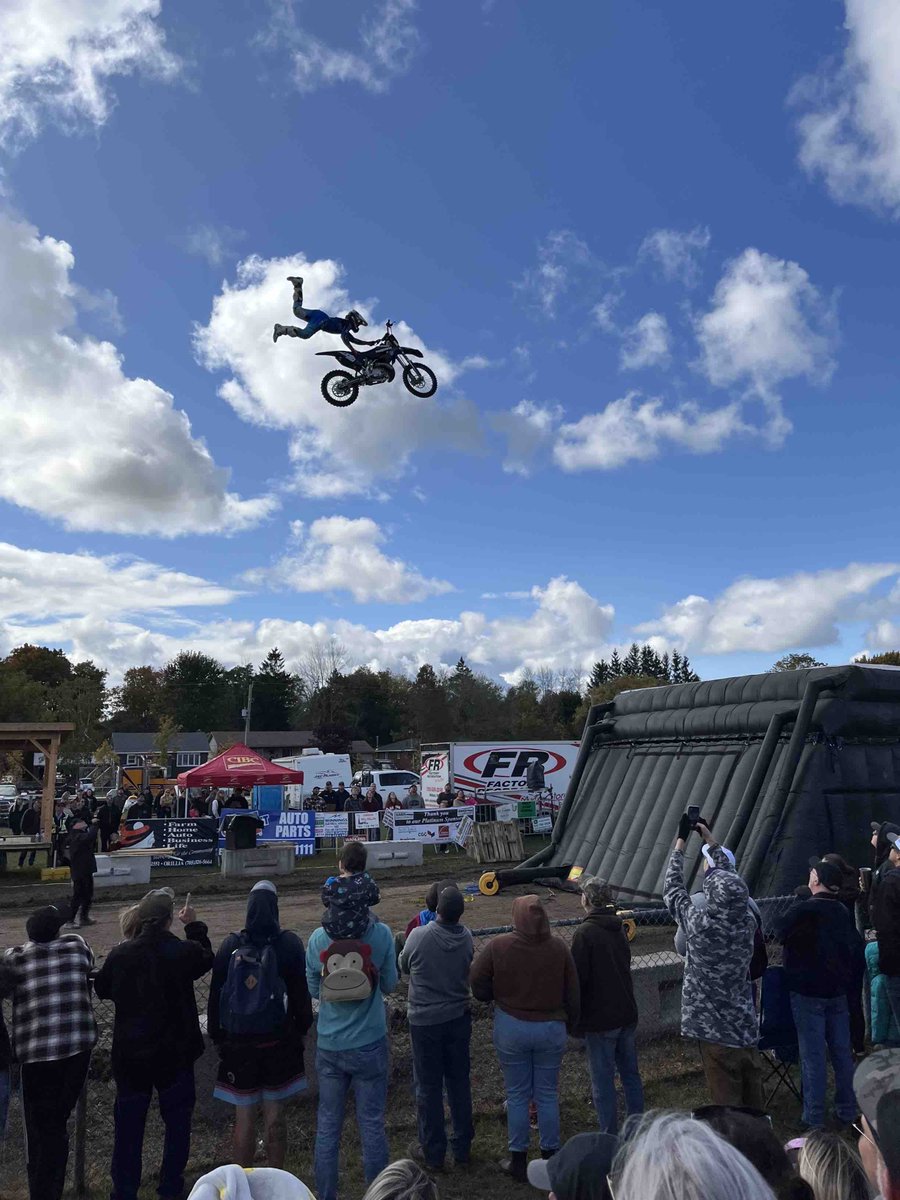 springwatertwp's tweet photo. It was an amazing weekend at the 161st Elmvale Fall Fair! Thank you to all of the volunteers who work so hard to put together an amazing event year after year! @ElmvaleFallFair #ThisIsSpringwater https://t.co/4hNdv8BL8M