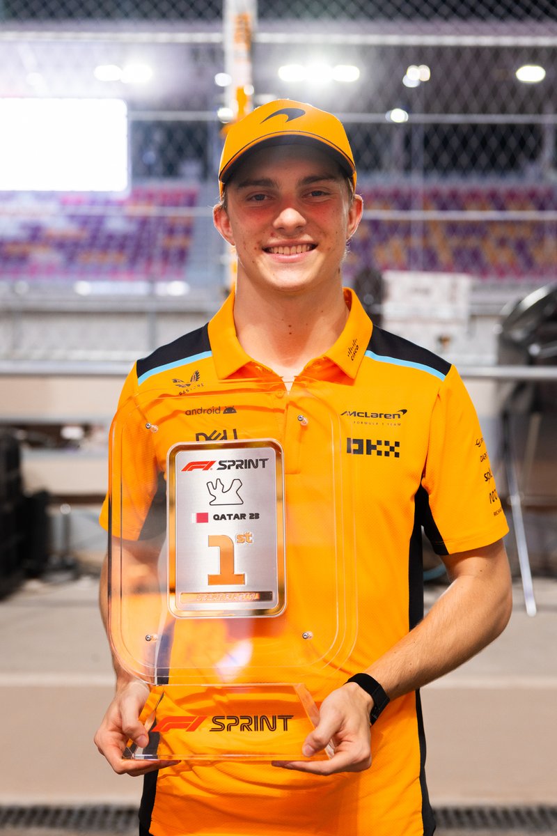 McLarenF1's tweet photo. This guy. 👏 

#QatarGP 🇶🇦 #F1Sprint https://t.co/d6N1jsWFAw