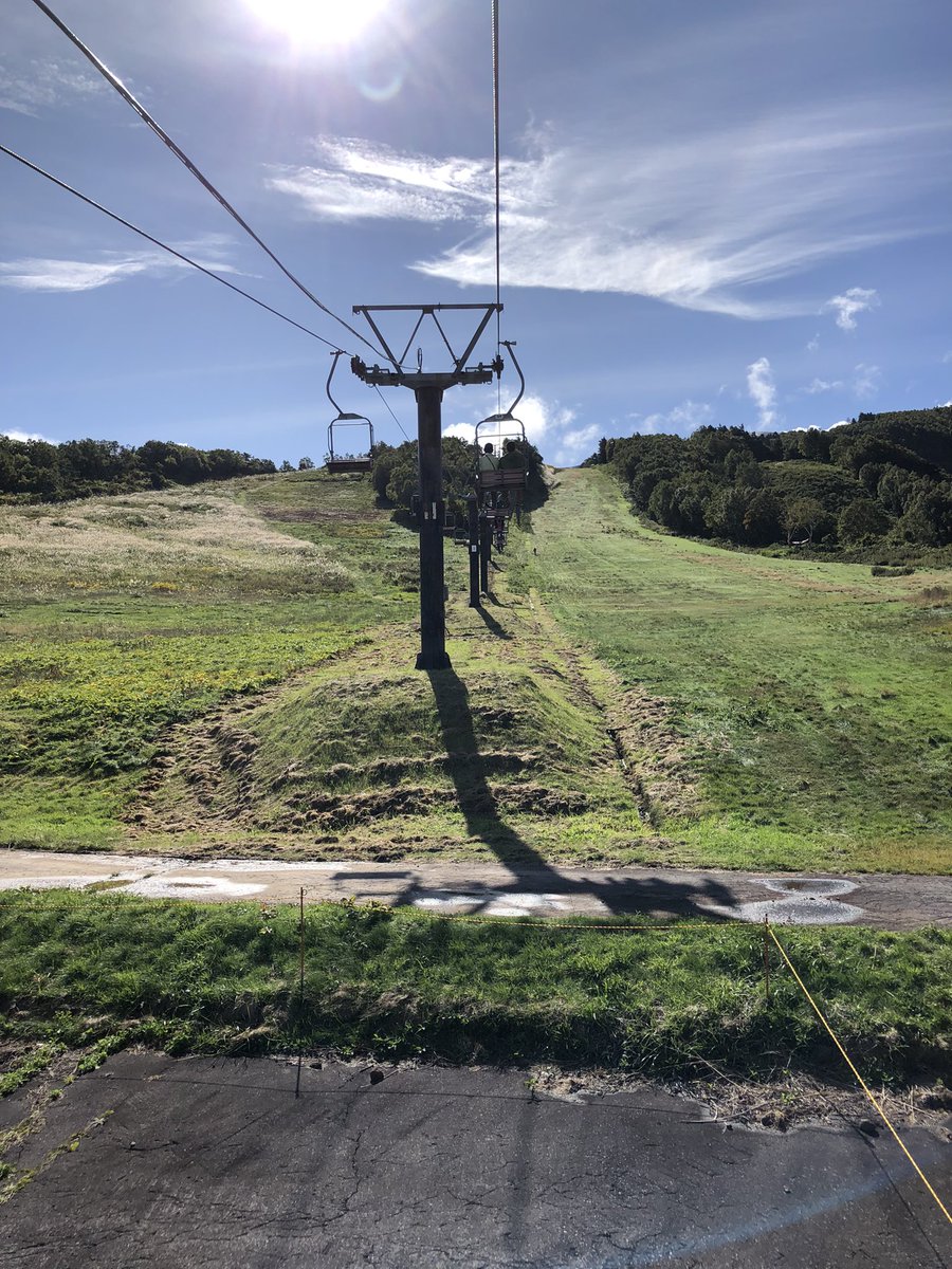 eeeeebo's tweet photo. 西吾妻山
空中散歩　快晴　微風　最高 https://t.co/eCYA4GFLzK