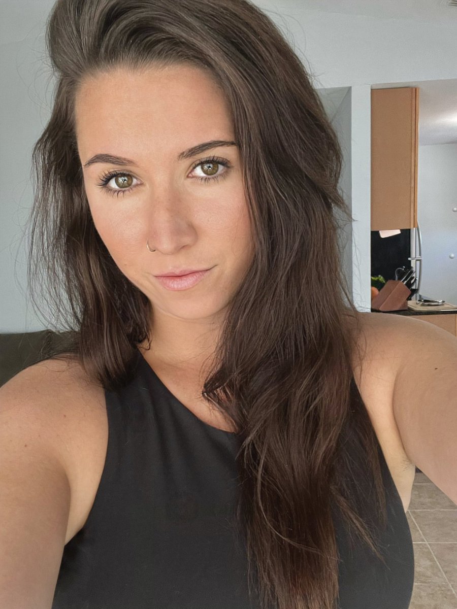 Hotter than your wife💋