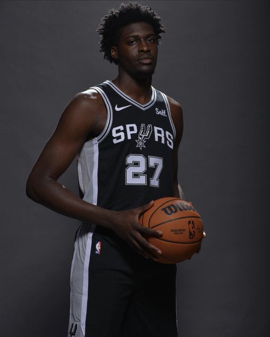 DripsNstyles's tweet image. Congrats to @_charlesbediako 🇬🇭 for making it into the @spurs @nba .
A very Great Career Achievement.
🇬🇭🏀Ghana is Proud of you, more greatness loading 🚀

#ghanabasketball
