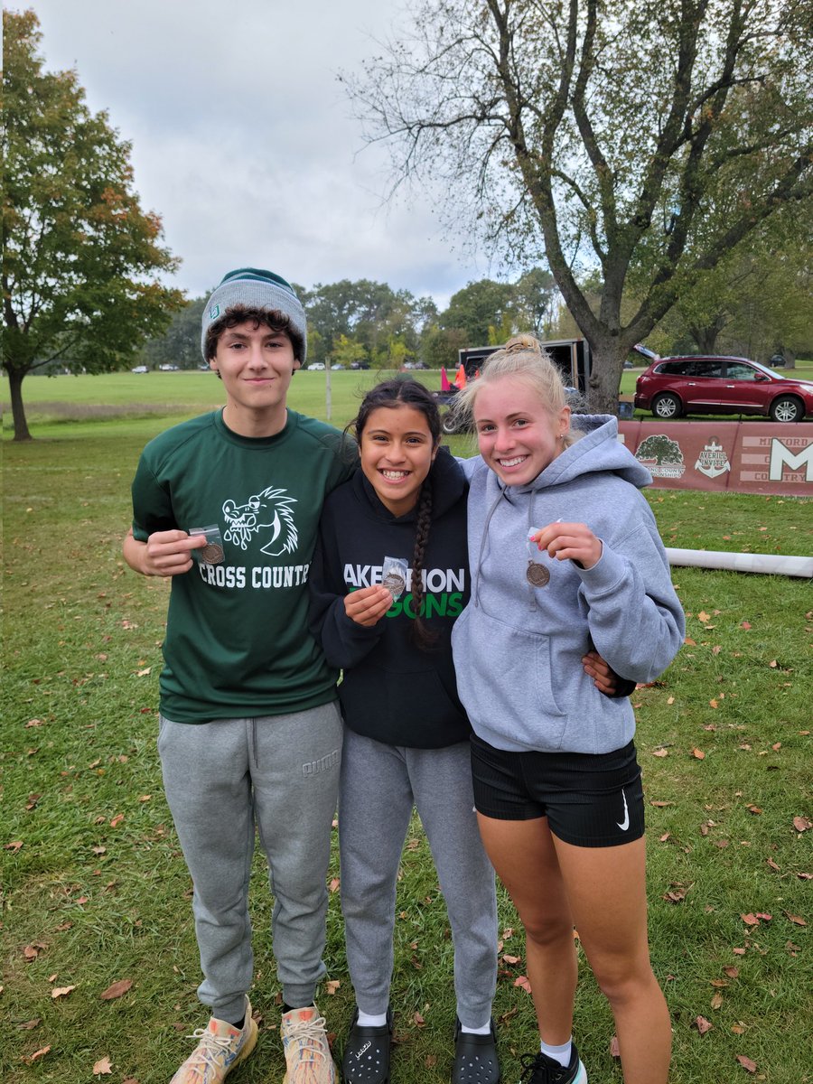 LO_XCTF's tweet photo. LOHS XC All County(top 30 runners) Blake Peardon 20th of the boys team  is joined by Hannah Deroeck 10th and Linda Lopez 24th of the girls team, Way to go Dragons!!! https://t.co/Ls4Gdccqfr