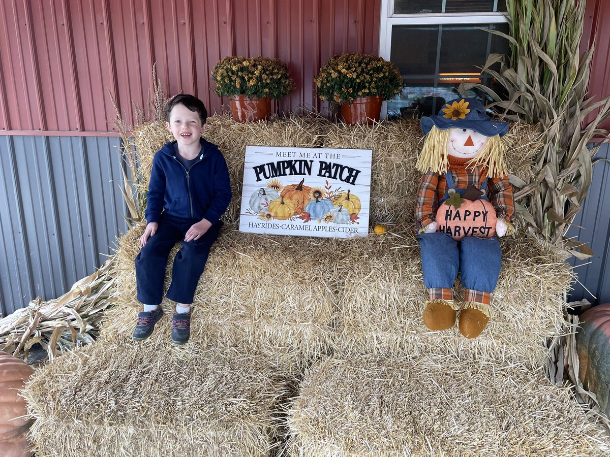 TheArtieMoore's tweet photo. Today was pumpkin patch / corn field maze day for me and DG. Our tradition continues. The maze was more challenging this year, but after 37 minutes of twists and turns, the little guy navigated us from beginning to end. #ItsAHelluvaLife https://t.co/EJwyZm2CDZ