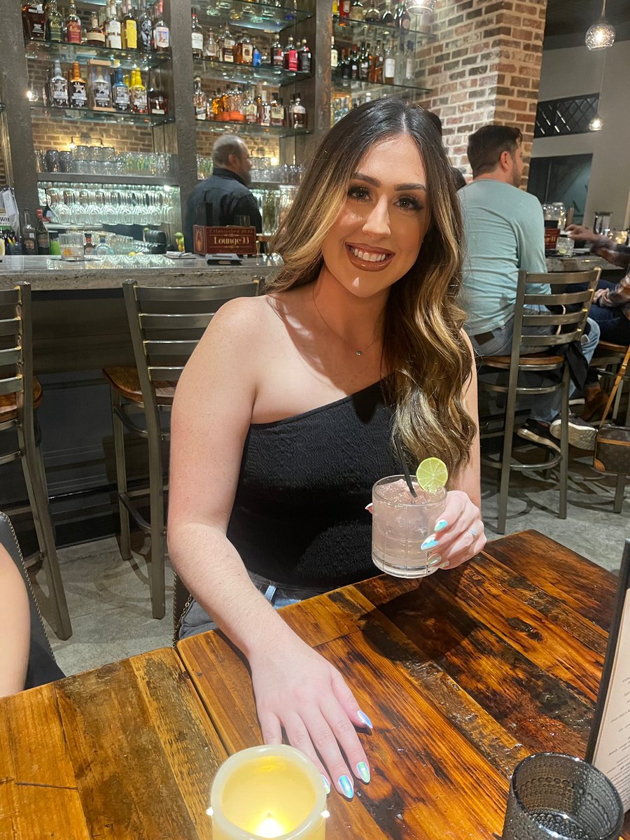 jayceew_11's tweet photo. Night out on the town 💛 https://t.co/TYK1uwHGBR