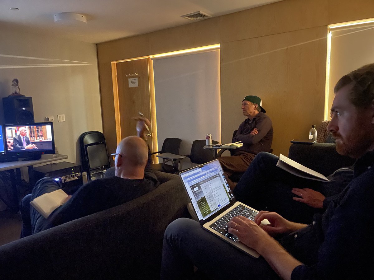 jmpalmieri's tweet photo. Saturday night edit of ⁦@SHO_TheCircus⁩! Please note ⁦@mmckinnon⁩ new hat choice. 

Fall premiere tomorrow at NEW time of 7 pm eastern! https://t.co/875iyTeC7V