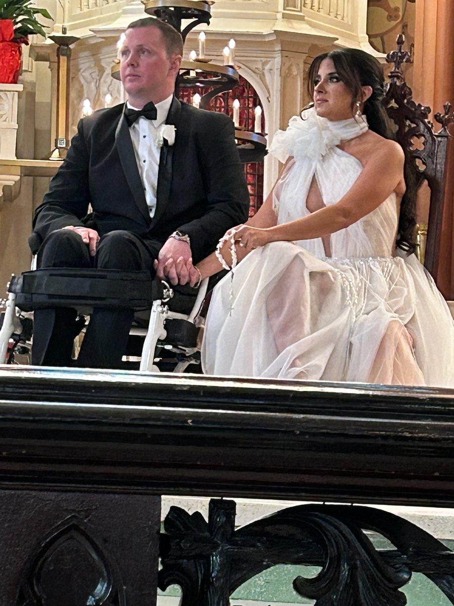 ZambranoABC7's tweet photo. Wedding day for #CPD Officer Danny Golden.  Tonight at 10 @ABC7Chicago  @CPD_Media https://t.co/T5o9xC2vWm