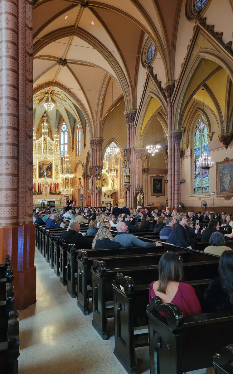 ZambranoABC7's tweet photo. Wedding day for #CPD Officer Danny Golden.  Tonight at 10 @ABC7Chicago  @CPD_Media https://t.co/T5o9xC2vWm