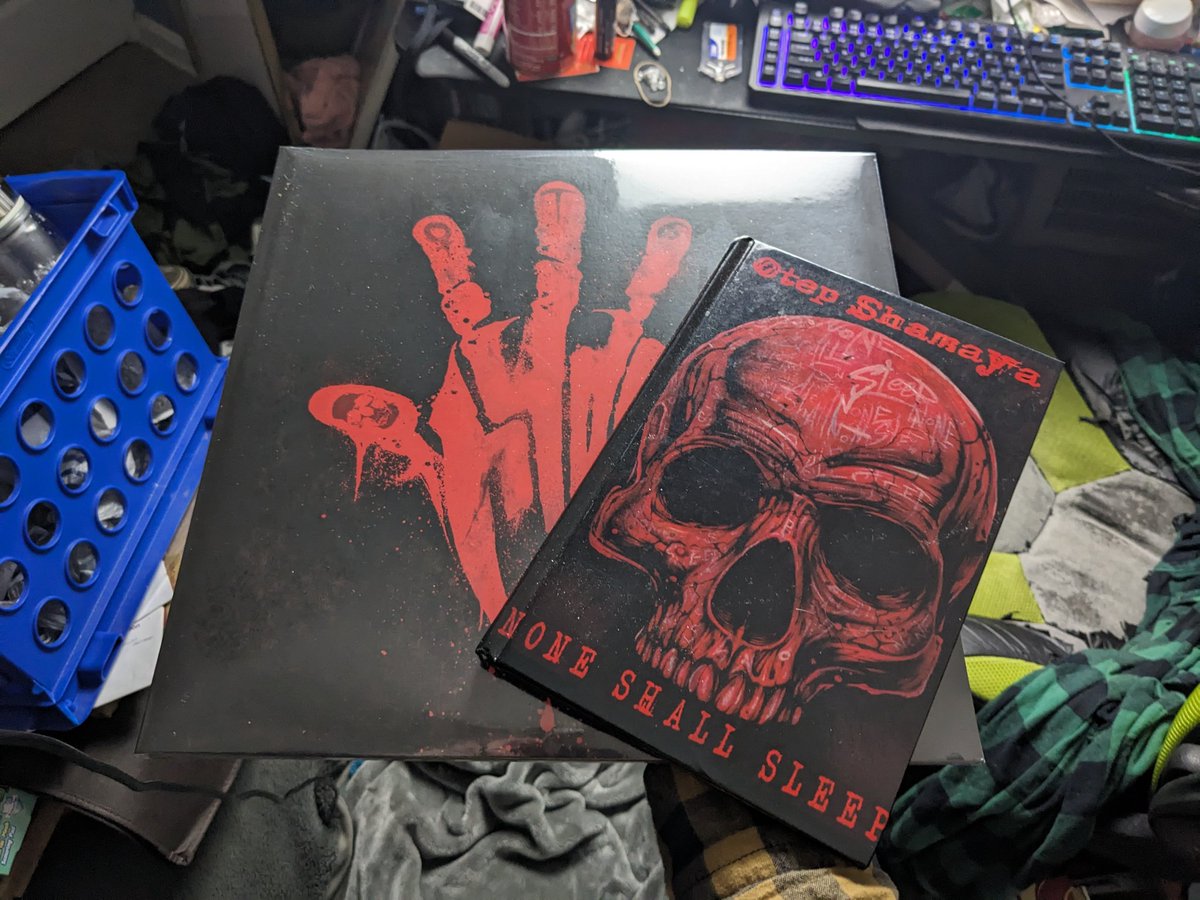 MadamRoastBeef's tweet photo. Got my FAVORITE Concept #Album of ALL Time!๐ฅฐ๐๐On #Vinyl today! & I took a pic of my signed copy of the #Book that STARTED It all, '#NoneShallSleep' ๐ฅฐ Thanks so much @otepofficial for getting #HYDRA pressed on Vinyl!๐ฅฐ๐Its a DREAM Of mine to get the Record Signed too! #Otep https://t.co/6uOuYudQYE