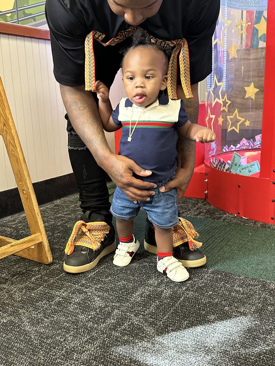 _breadwinner23's tweet photo. spend my free time with my kids put my lil boy on game HAPPY FIRST BIRTHDAY SON !!!#hegucci #foreverstr8 #cbfw 😎💪🏾💚 https://t.co/SirHZgK5JV
