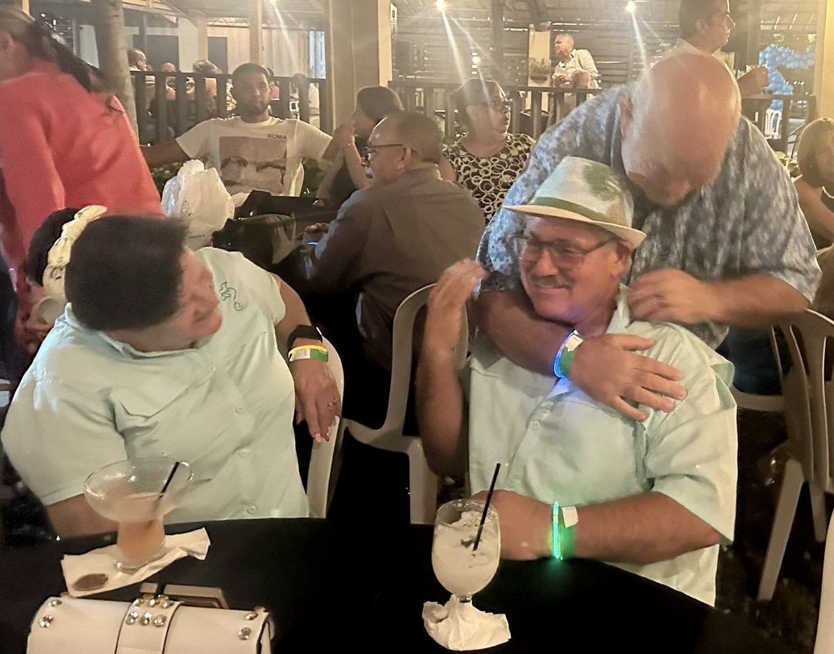 JohnnyMndez36's tweet photo. Hoy, me encuentro compartiendo con grandes líderes de #Ceiba y del Distrito 36 en la celebración del cumpleaños del siempre alcalde, Samuel “Sammy” Rivera Báez. #SomosDistrito36 https://t.co/QWor4zZyMG