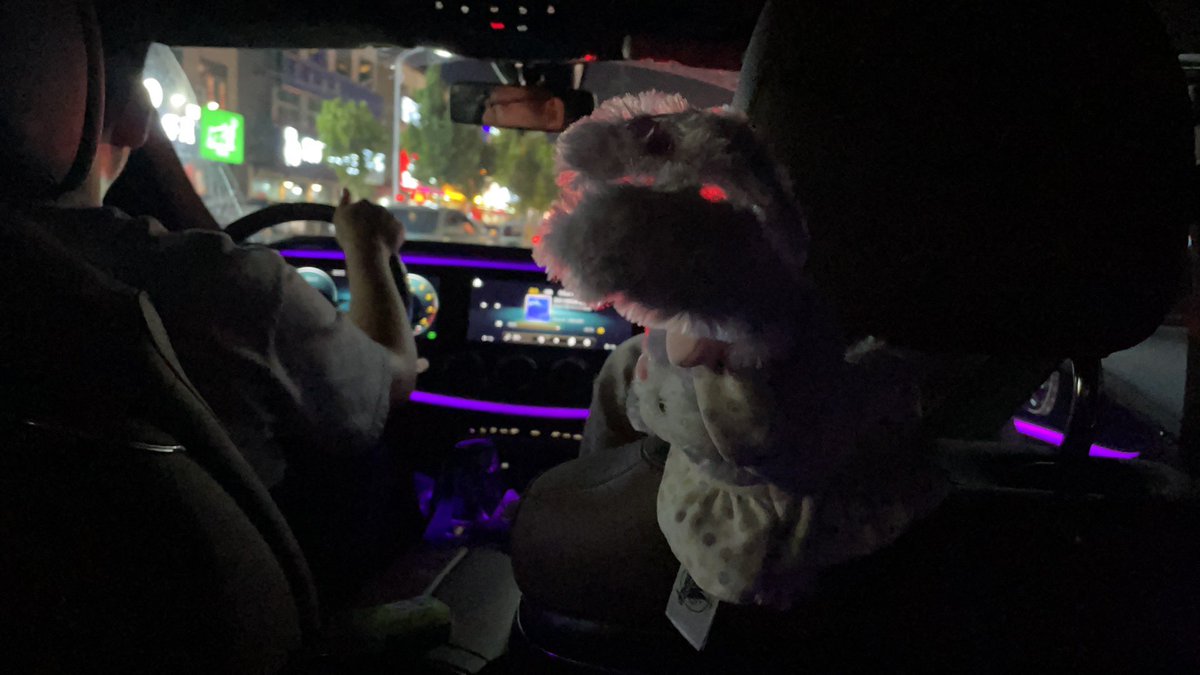 realHaohao1's tweet photo. 两个国庆假期结束了 …我还是很想你😞 https://t.co/KXDu1TmGuw