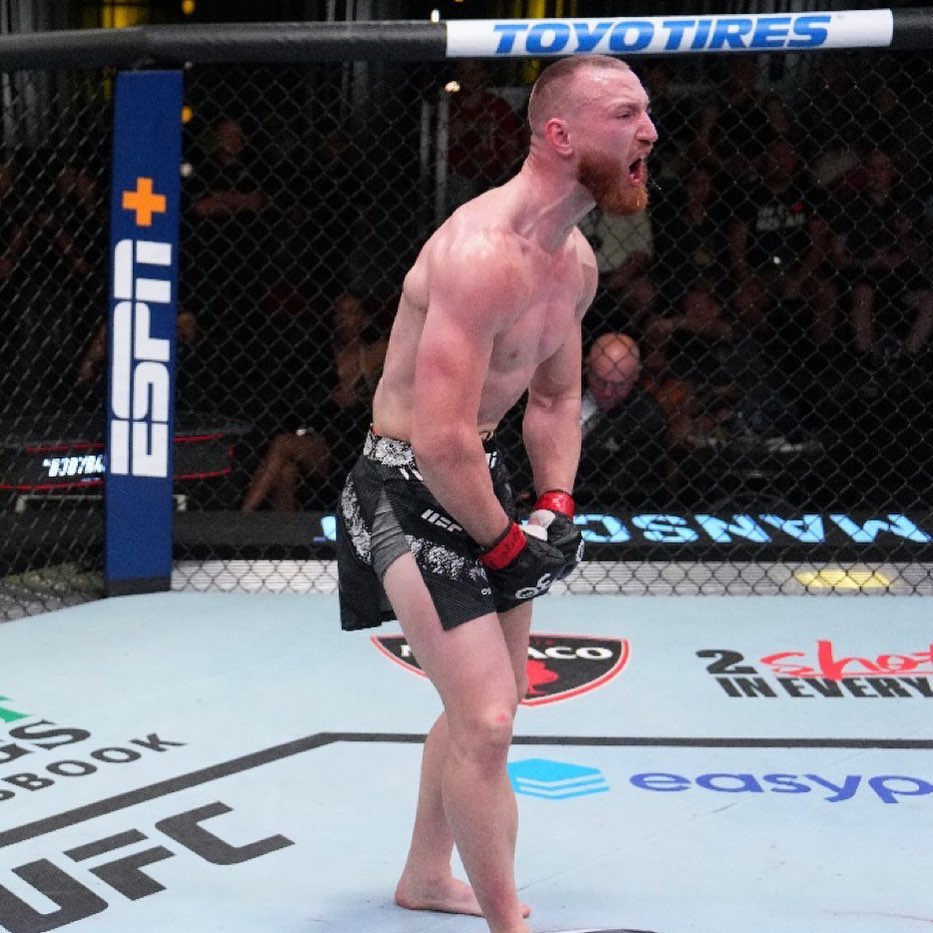 KIMURA_NEWS's tweet image. Excellent combattant @joe_pyfer96. Ultra physique et puissant. Il arrive très fort dans la division MW avec un certain Bo Nickal. Ces 2 là vont se retrouver au sommet.
Arm triangle choke des enfers sur Razak Alhassan au milieu du round 2. 🔥

#UFCVegas80 #joepyfer #sub