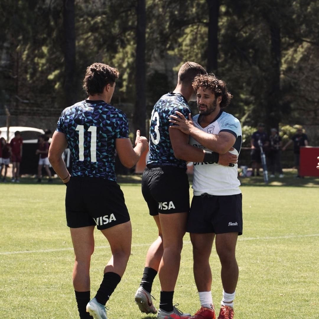 Pasó una gran jornada de rugby para nuestros @Teros7s 🇦🇷 en Argentina junto a @lospumas7arg y @brasilrugby. 

#ElRugbyNosUne #EmpujamosJuntos