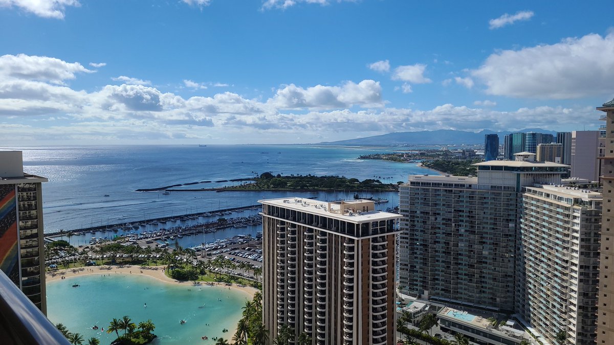 My first ever #CHEST with this fabulous view and company  <a href="/ShizaVirk_MD/">Shiza</a> <a href="/DrashtiPatelMD/">Drashti Patel</a> <a href="/AHNIMres/">AHNIMres</a>
#CHEST2023