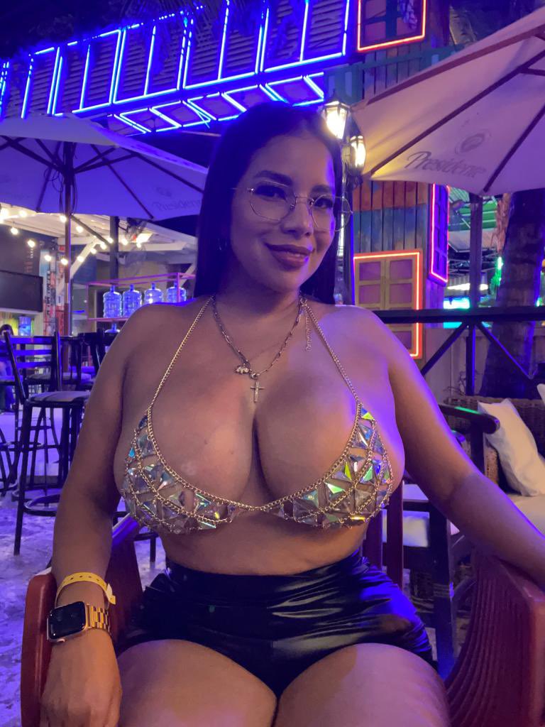 elizafl55589080's tweet photo. Te estoy esperando😈  para jugar con mis enormes pechos 💦🤤 

Recuerda 20% de descuento en mi only
Y recuerda estoy anciosa por jugar contigo 😈💦🔥
 😈🤤

https://t.co/ytwcRjzpFy https://t.co/arHi3oINfT