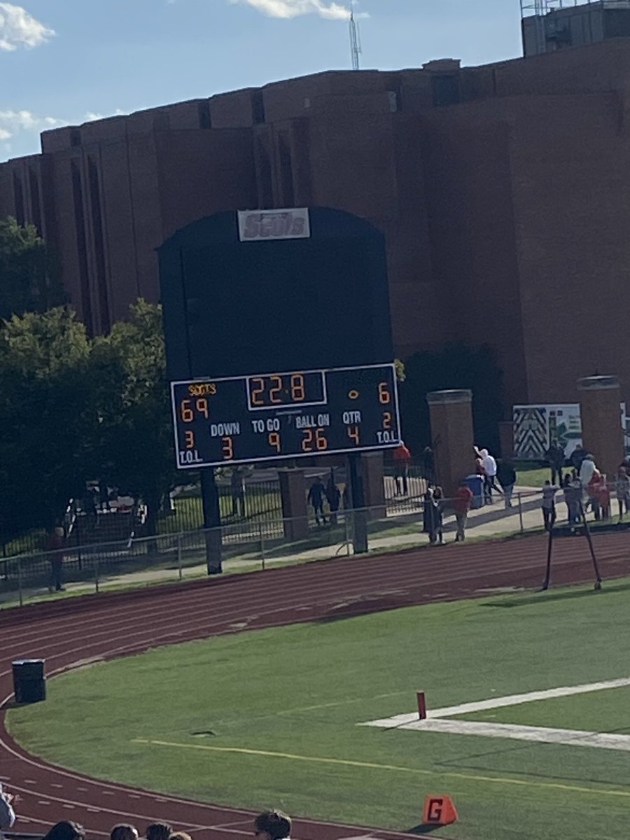 gavinladere9's tweet photo. Thank you @CooperGosch &amp; @MCBraunyBoy for having me out today! Had a great experience! 
🔴⚪️
#rollscots
 @LWEastFootball
 @CoachBigPete
 @EDGYTIM https://t.co/6dK4egC4Ym