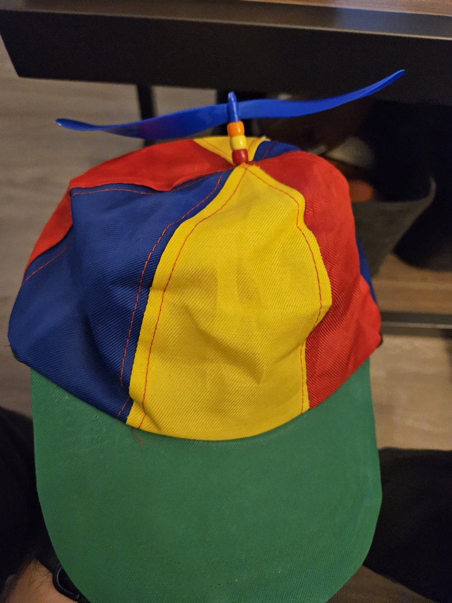 team dinner to celebrate top 16 in homecoming :p <a href="/MSUOverwatch/">MSUOverwatch</a> also peep the hat that coffee got me