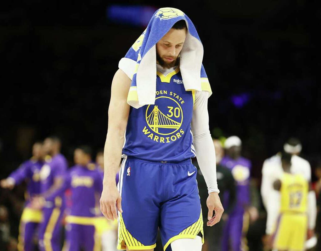 LakeShowYo's tweet photo. Warriors really playing their entire starting lineup in a preseason game vs the Lakers 

they mad as hell we ended their dynasty 😭 https://t.co/rg8rK2WKGK