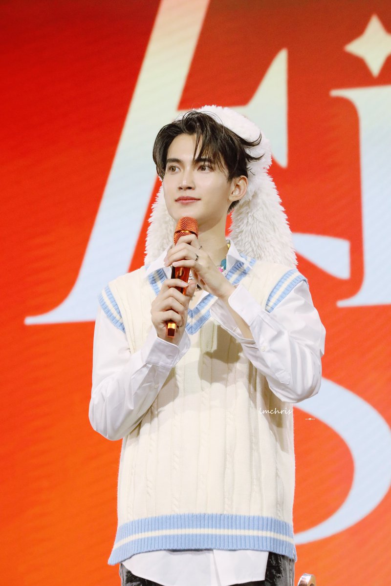 LmchrisVase's tweet photo. I'm soooooooo proud of you, baby~ 👍🏻👍🏻👍🏻 You were really born for the stage~ ✨
#First_Chalongrat
#First_Stage https://t.co/KLsP76MwOV
