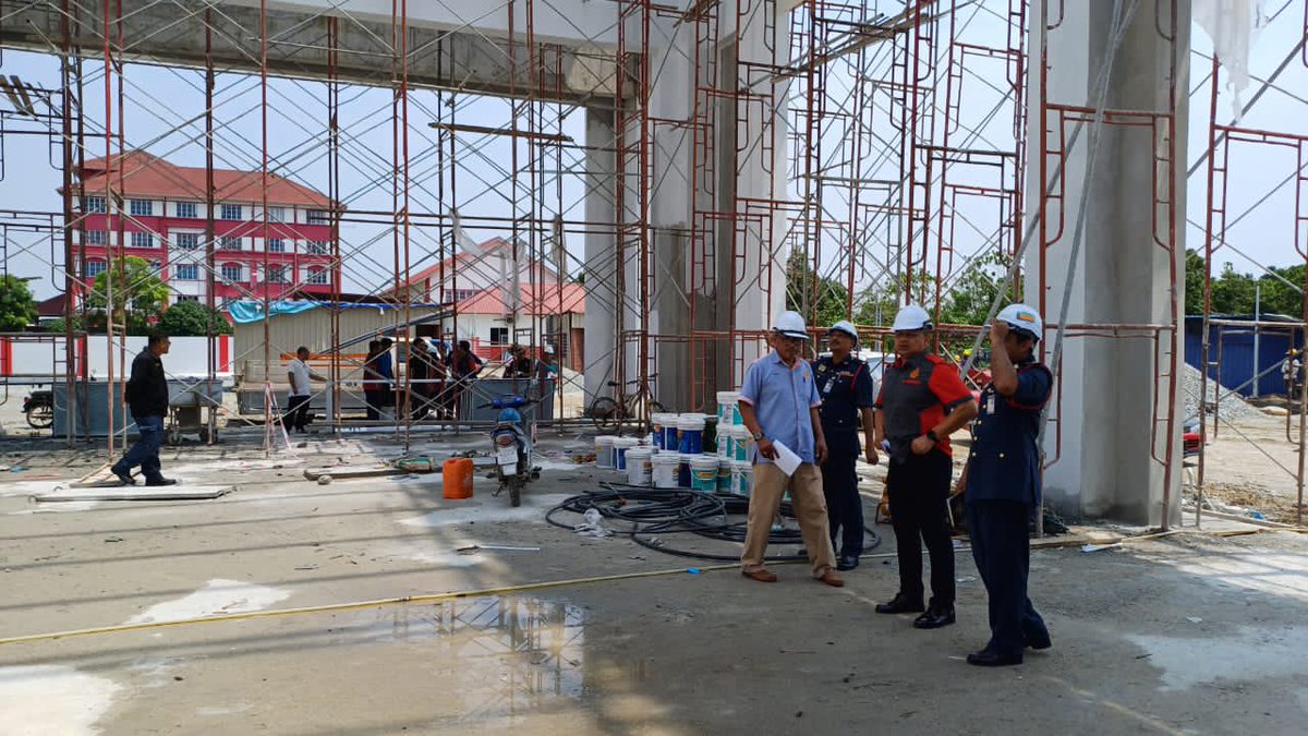 7/10 - LAWATAN PENGARAH BHGIAN PEMBANGUNAN JBPM KE TAPAK PROJEK PEMBINAAN BENGKEL KEJURUTERAAN JBPM NEGERI KEL.

Lawatan juga turut diiringi oleh Timb. Pengarah JBPM Negeri Kel. serta wakil JKR KB Jurutera Bangunan dan pihak Kontraktor.

<a href="/moworksmy/">Kementerian Kerja Raya Malaysia</a> <a href="/IPJKR_Official/">JKR Malaysia Rasmi</a> <a href="/JKRKelantan/">ᴊᴋʀ ɴᴇɢᴇʀɪ ᴋᴇʟᴀɴᴛᴀɴ</a>