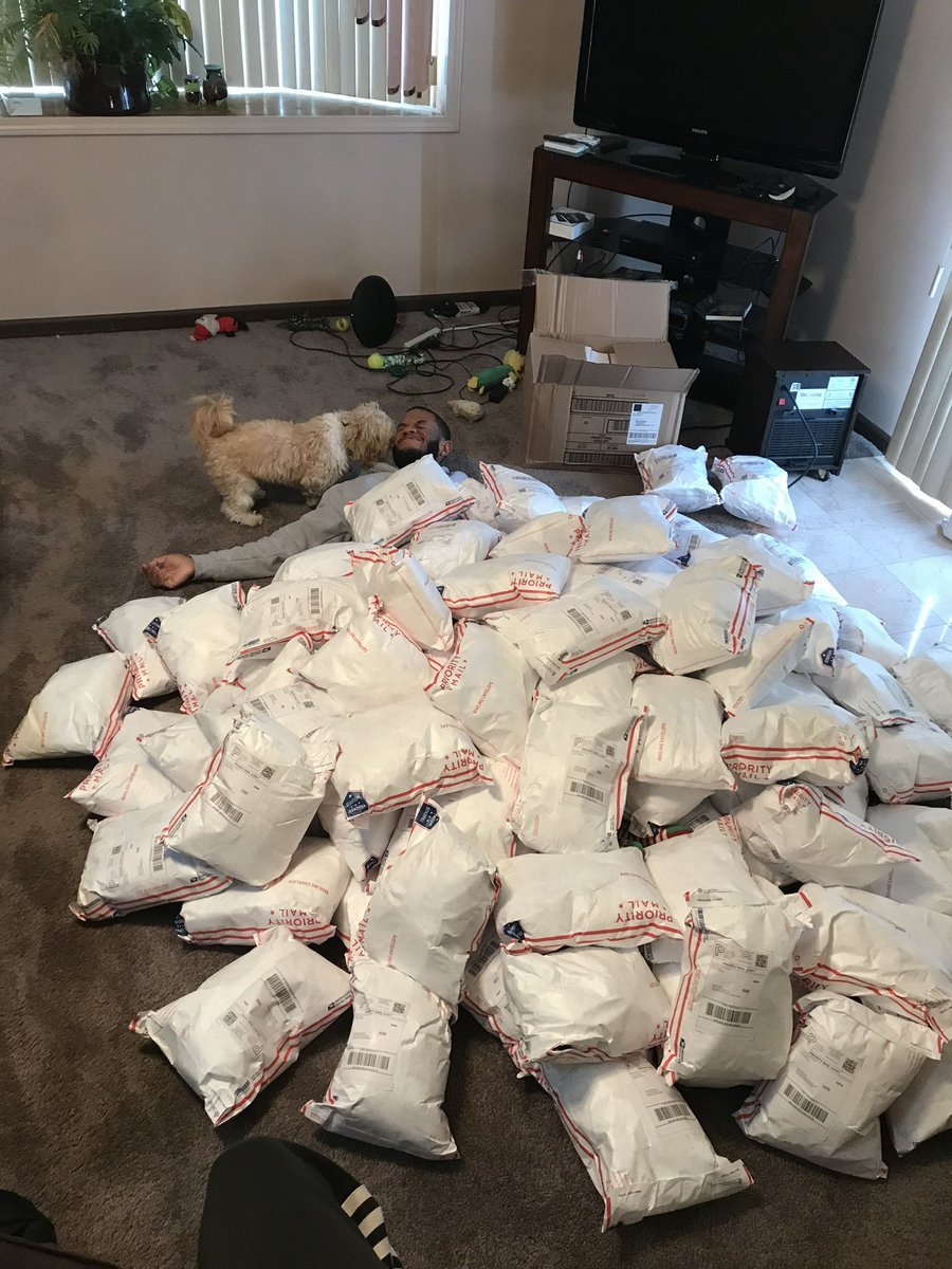 DemetriusHarmon's tweet image. from my mama living room to my first pop up in new york