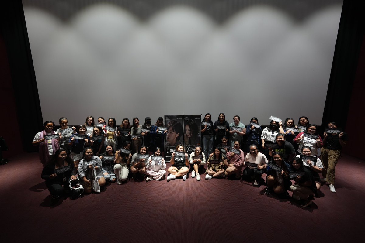 theonbitph's tweet photo. 39/40 Onbits and Friends who came to support the #Cobweb team. Thank you so much for all the love! 😉
More photos will be released soon. Stay tuned! 📸
#CobwebPH
#JeonYeoBeen
#BestSeenInCinemas https://t.co/zWNR0pGYWT