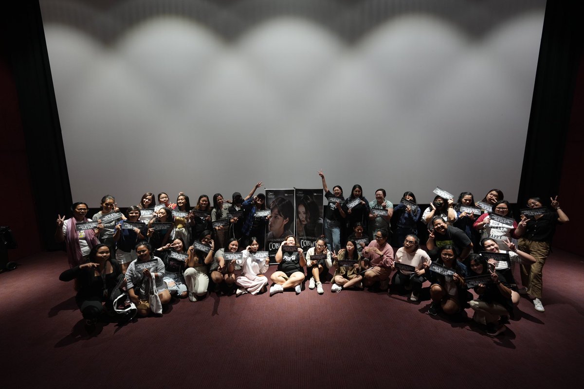 theonbitph's tweet photo. 39/40 Onbits and Friends who came to support the #Cobweb team. Thank you so much for all the love! 😉
More photos will be released soon. Stay tuned! 📸
#CobwebPH
#JeonYeoBeen
#BestSeenInCinemas https://t.co/zWNR0pGYWT