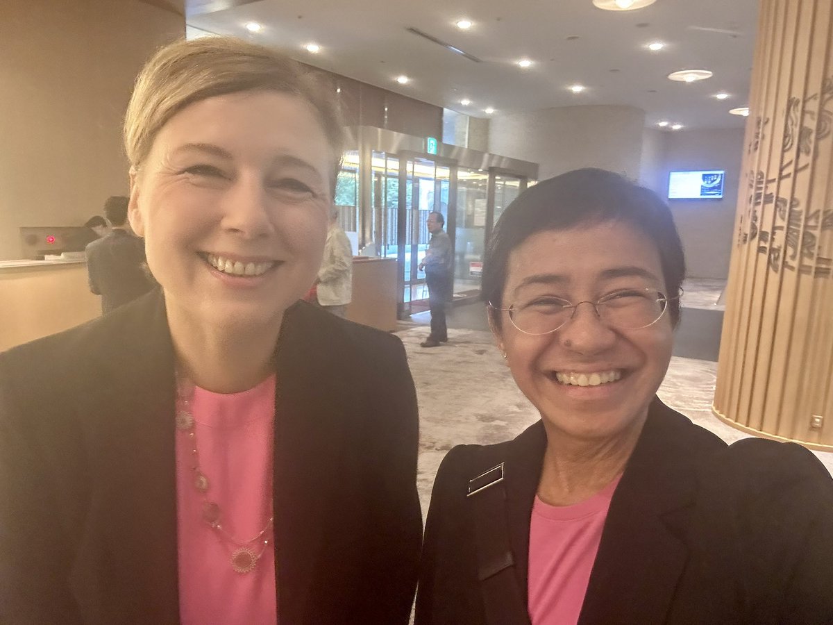 We saw each other in the lobby and laughed - black suit, pink shirt. So looking forward to our panel amd meeting together! #IGF2023 with EU VP  Věra Jourová - thank you for all you do! #CourageON @VeraJourova