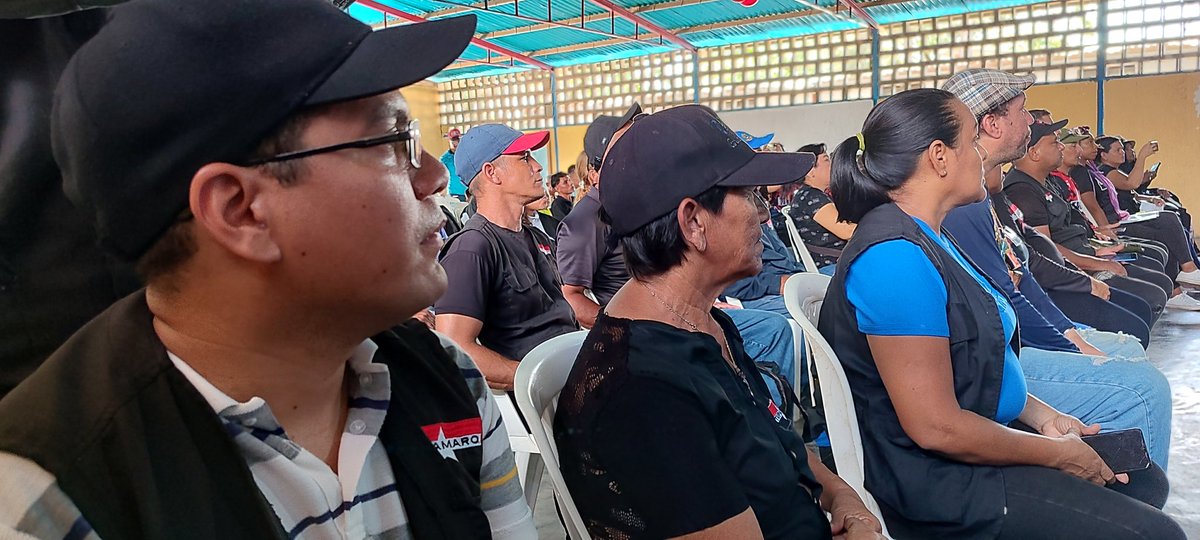 Sec. Gral. Nacional <a href="/WBenavides_MRT/">Williams Benavides</a>: "No abandonaremos las calles, tenemos que seguir nosotros elevando el nivel de conciencia de nuestro pueblo en respaldo a nuestro Presidente <a href="/NicolasMaduro/">Nicolás Maduro</a>". 

Secretariado Regional Ampliado. Edo. <a href="/Sucre_MRT/">Sucre_MRT</a> 

#ElEsequiboEsNuestro @TupamaroMRT