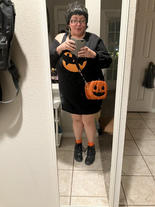 Someone asked if I&rsquo;m in the spirit.  Sir what do you think?! 🎃 https://t.co/08hbOSRBSH<a href="/tag/mvsales"class="tags"><span>#mvsales</span></a>