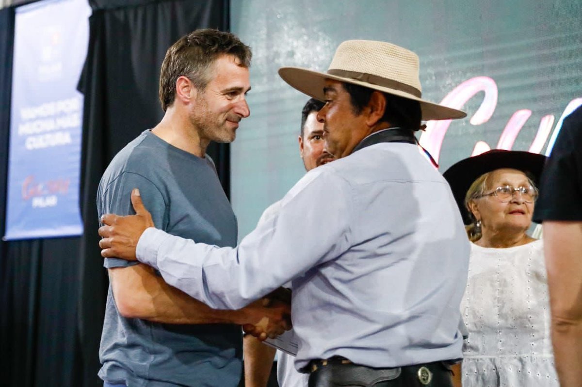 FedericoAchaval's tweet image. ¡La cultura pilarense no para de crecer!

Hoy nos encontramos con los que durante estos años llevaron la cultura y la alegría popular a cada uno de nuestros barrios.

¡Gracias por su apoyo y por acercar su arte a la comunidad!

#VamosPorMuchaMásCultura