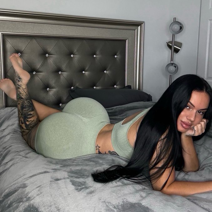 Stay in or go out 🤔 https://t.co/hrqqdq6kFa