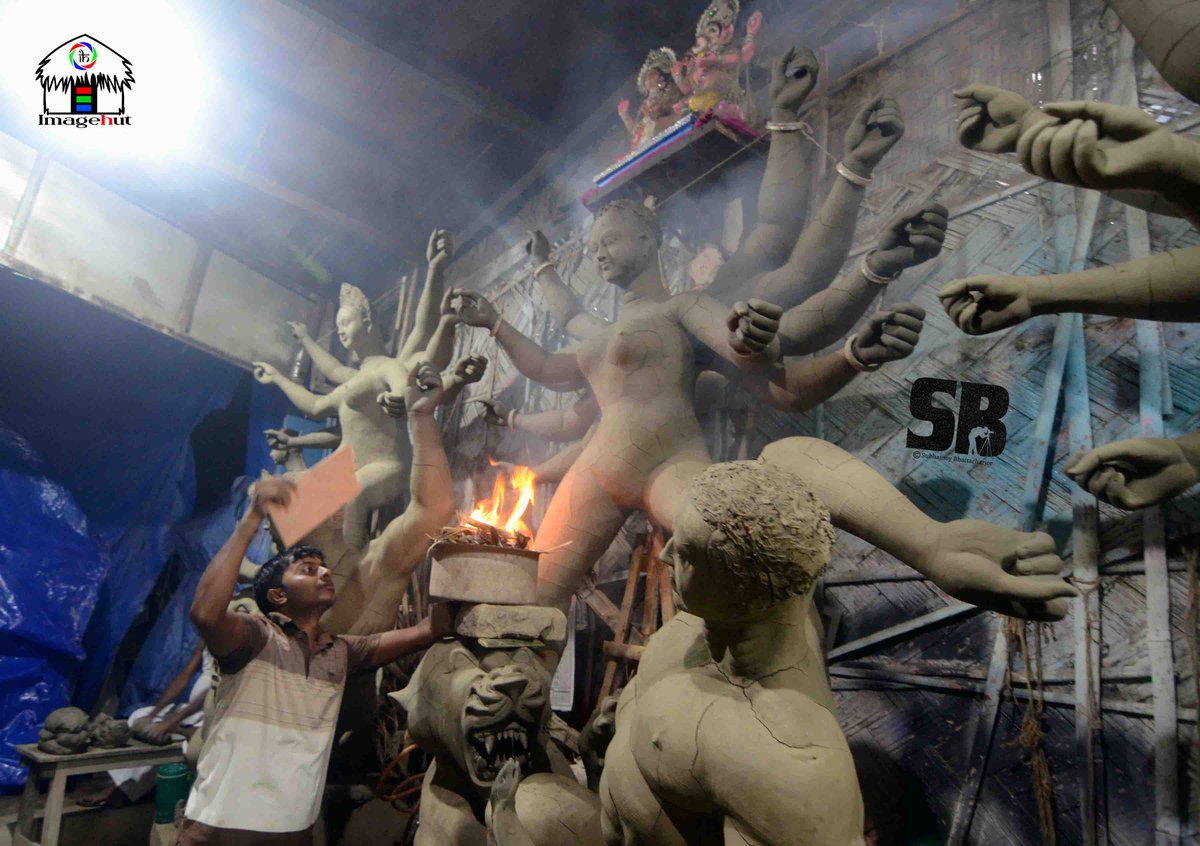 subhapj's tweet photo. Kanchan Paul, one of the promising clay #idolmaker of #Pandu, trying with a makeshift arrangement of fire wood to dry-up the #Durga Idols amidst incessant rainfall in #Guwahati .Artisans are struggling to meet their #DurgaPuja commitment for idols in rain. Pic:@subhapj IMAGE HUT https://t.co/Y9Heh09oyU