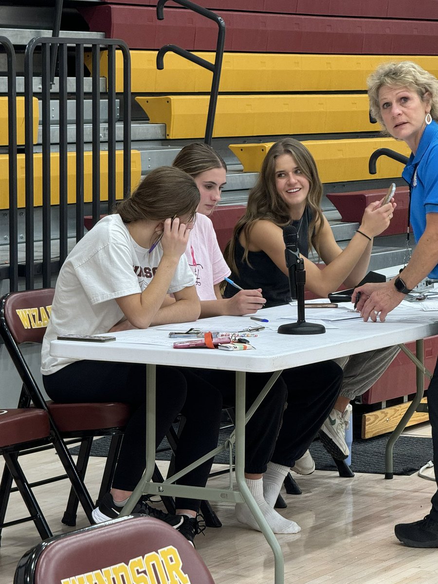 Congratulations to our JV (3-0) and C team (4-0) on their success today!! A BIG THANK YOU to our varsity team for working the table! #windsorpride #teamwork <a href="/Wiz_rdAD/">Wizard Athletics</a>