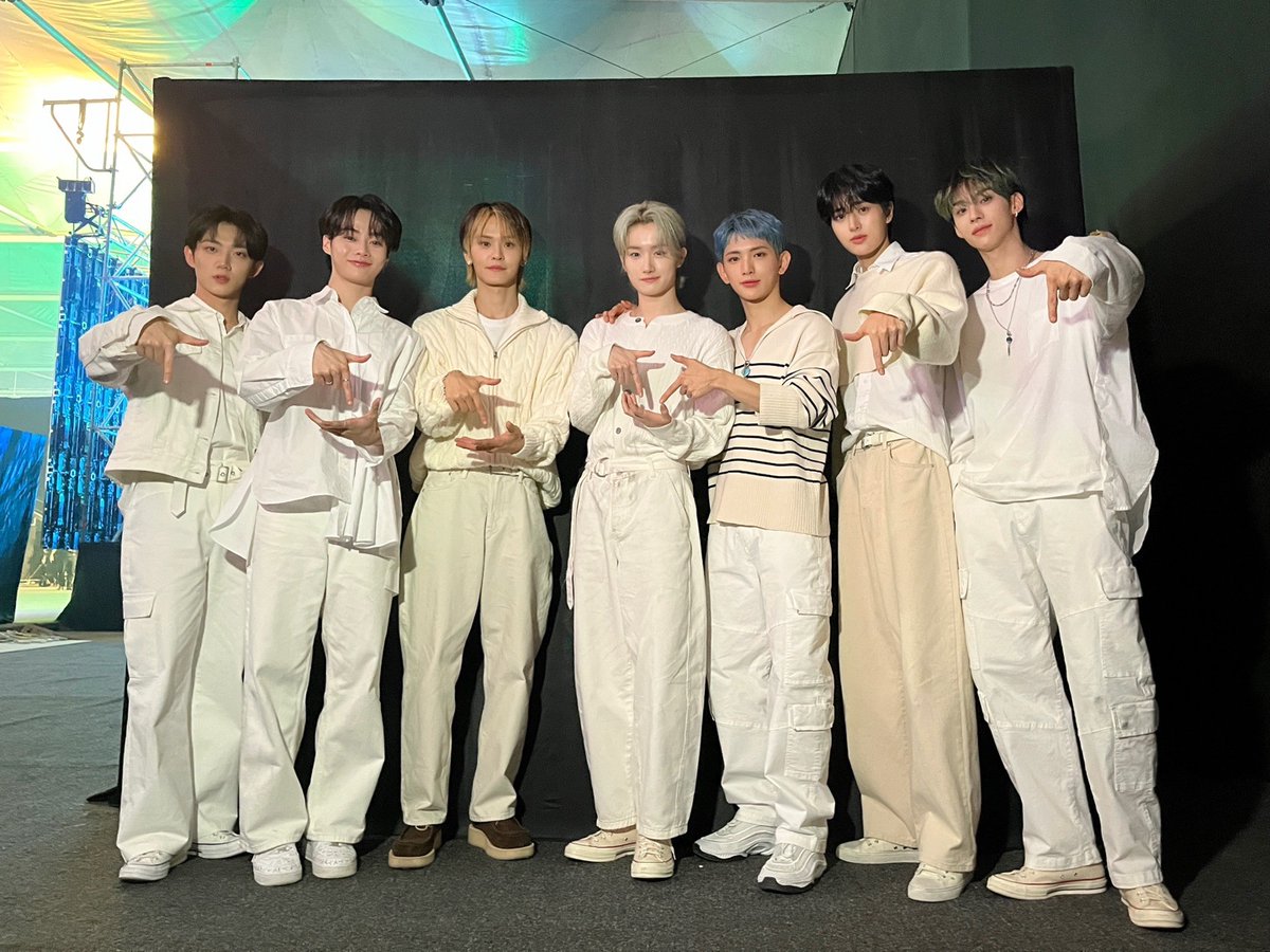 TPST__official's tweet photo. [📸TEMPIC]

23.10.08 #KCONSAUDIARABIA2023

템페스트를 이루는 요소 3가지
✔️ 완벽한 비주얼
✔️ 독기 품은 무대
✔️ iE들의 무한 사랑🫶

우리 갓페스트 무한 응원과 사랑 덕에
사우디 케이콘도 완벽하게 마무리 하고 왔어요✌️
السعودية أي شكرا لك🩵

#TEMPEST #템페스트
#폭풍속으로 #VroomVroom
#한빈 #형섭 #혁 #은찬
#LEW #화랑 #태래
#KCON