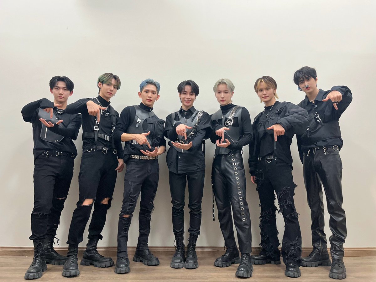 TPST__official's tweet photo. [📸TEMPIC]

23.10.08 #KCONSAUDIARABIA2023

템페스트를 이루는 요소 3가지
✔️ 완벽한 비주얼
✔️ 독기 품은 무대
✔️ iE들의 무한 사랑🫶

우리 갓페스트 무한 응원과 사랑 덕에
사우디 케이콘도 완벽하게 마무리 하고 왔어요✌️
السعودية أي شكرا لك🩵

#TEMPEST #템페스트
#폭풍속으로 #VroomVroom
#한빈 #형섭 #혁 #은찬
#LEW #화랑 #태래
#KCON