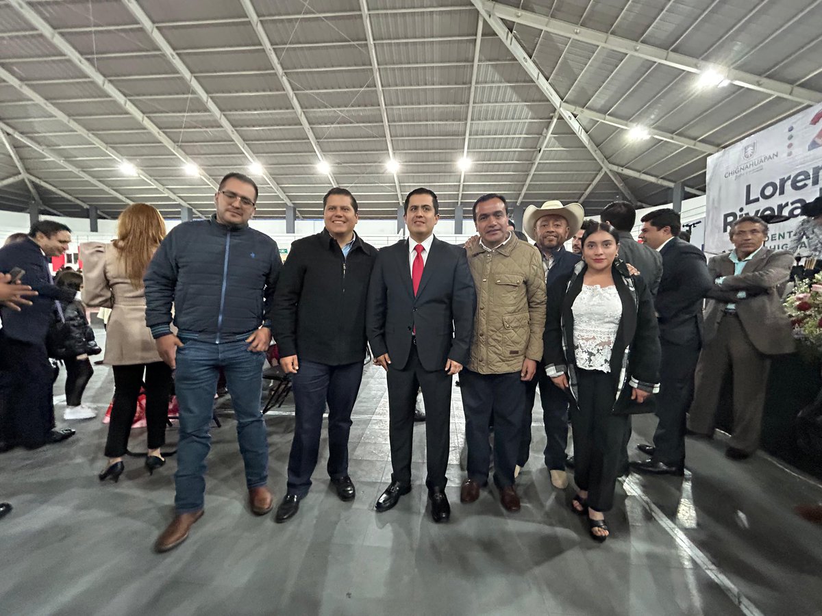 jrivera_u's tweet photo. Felicito con gran gusto a mi primo Lorenzo Rivera Nava por su segundo informe como Presidente Municipal de Chignahuapan. 👏🏻

Muchas acciones positivas en favor de los chignahuapenses, estoy seguro que este último año alcanzarás los objetivos que te fijaste. 

#Jüntos https://t.co/hN3WmWAnpq