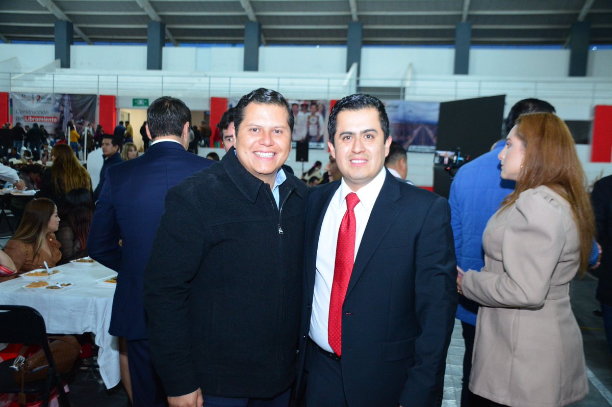 jrivera_u's tweet photo. Felicito con gran gusto a mi primo Lorenzo Rivera Nava por su segundo informe como Presidente Municipal de Chignahuapan. 👏🏻

Muchas acciones positivas en favor de los chignahuapenses, estoy seguro que este último año alcanzarás los objetivos que te fijaste. 

#Jüntos https://t.co/hN3WmWAnpq