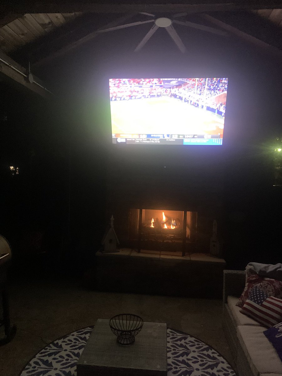 Allis good in the hood! Loving this weather!