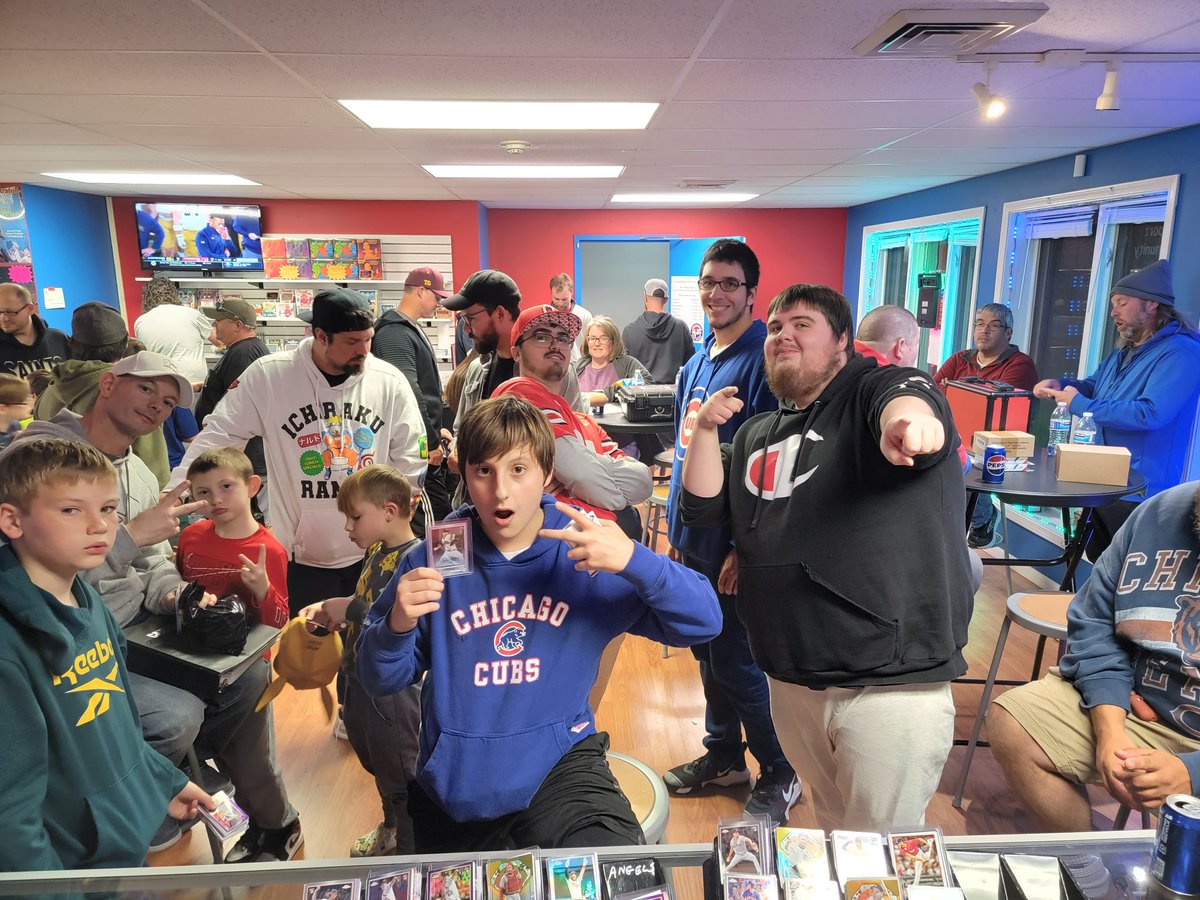UndergroundBrks's tweet image. Thanks everyone! What an event! We had no idea what to expect, but we hope you had a great time!

I tried to personally thank everyone for coming, if I missed you, I apologize!

Big congrats to PJ who hit a Spencer Strider rookie autograph from our free trade night break!

If you…