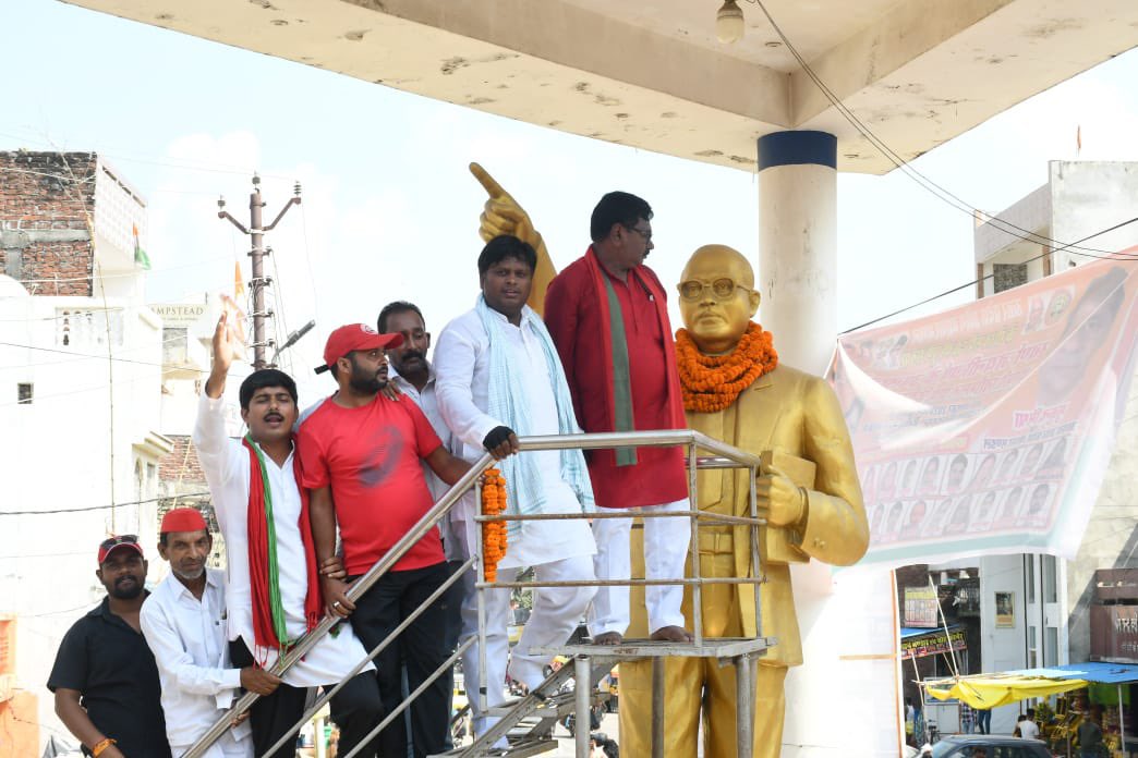 AbhishekA2Y's tweet photo. शरीफ़ों की चुप्पी और गोदी मीडिया का हल्ला भाजपा सरकार के अन्याय में पूर्ण सहयोग कर रहा है।

समाजवादी साइकिल यात्रा, फ़रेंदा, महाराजगंज। https://t.co/PjJG9EeARd