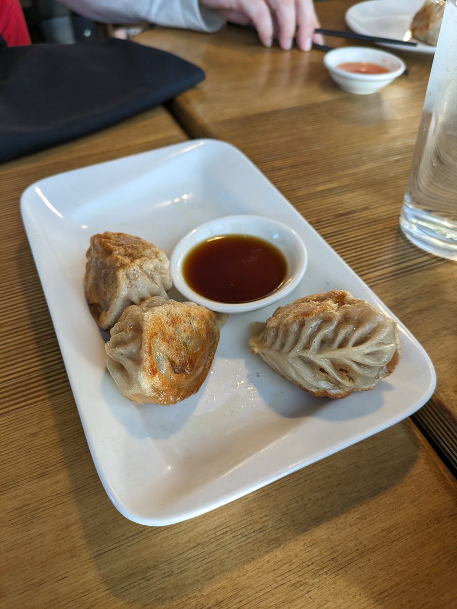 CD44_'s tweet photo. Annual family tradition - Chinese food then #ChinaLights. Went to the fantastic #MoMoMee again (met one of the owners, Kim, who is incredibly gracious). Added an extra stop at @kopps for some mint chip custard. Great night! #VisitMKE https://t.co/NT1vBA3uWx