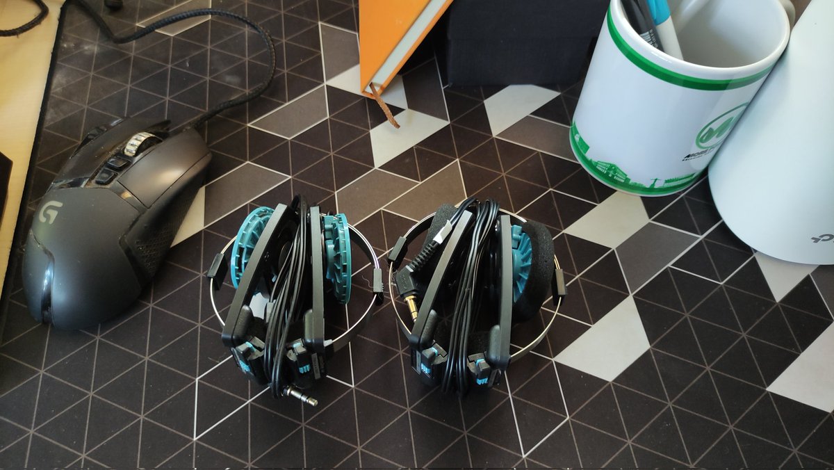 10 years later, the cable of the koss porta pro on the left gave up hence the new one on the right. These have lifetime warranty on the cable but only if you live in the US which I'm not.