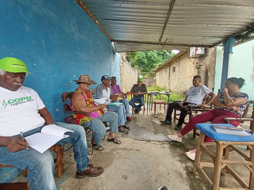 Presidente de Copei Odca Miranda en  reunión política-administrativa con Aníbal Blanco, presidente del partido en Buroz; Zuleima Blanco y Richard Martínez de dicho municipio; Argenis Mendoza, pdte de Copei Odca Brión; Esneida García y Alberto Rodríguez, coordinador de Barlovento