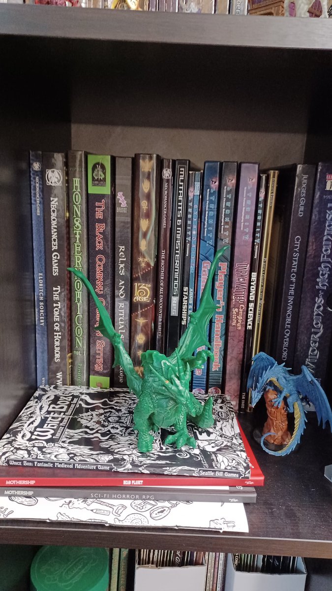 weston_rory's tweet photo. @eroc0303 So are so tidy!!
#game #book #gameshelf #ADND1 #ADND2 #DND3E #DND5E #Pathfinder #library https://t.co/hnlk3pVK8r