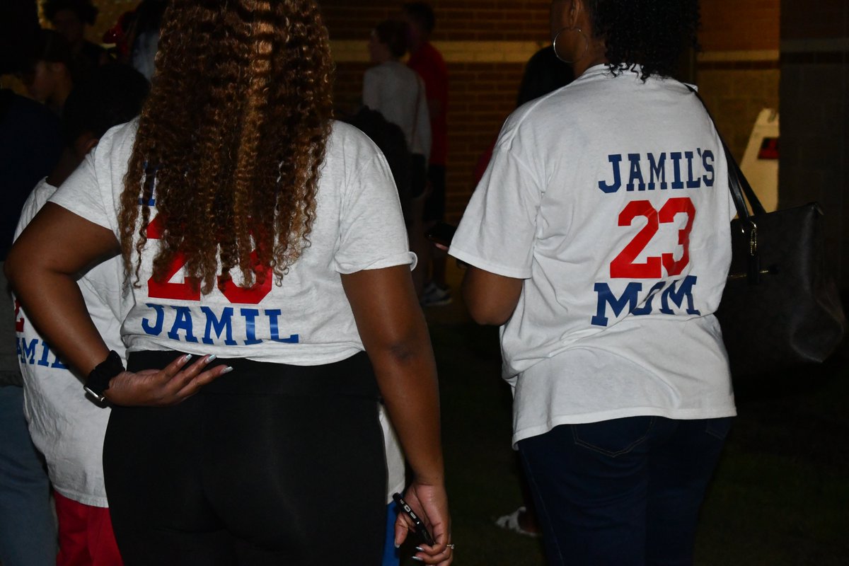 🅰️🦅🏈is a family affair! The stands stay packed with their biggest supporters!
