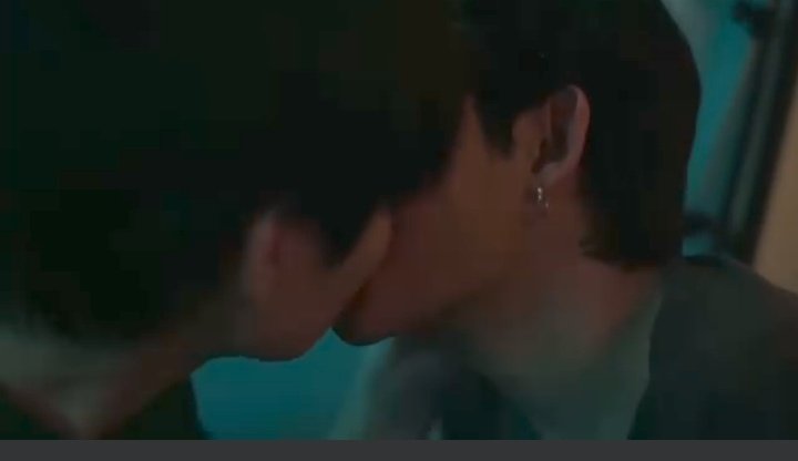 iKENooook_twnv's tweet image. I'm still shookt on this scene I did not expect this kind of scenes esp with @Firstkpp and mark 😁 . 
#OnlyFriendsSeriesEP9 #SandNick #TeamOption 😅