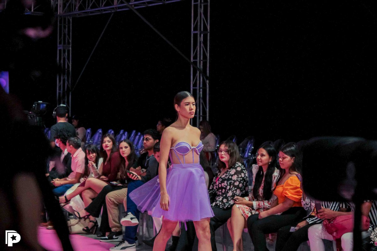 Imágenes 📸 de lo que se vive en nuestro segundo día de la 1️⃣2️⃣ edición de #NicaraguaDiseña2023 bajo el lema: ¡Talento Vibrante e Identidad en Evolución Creativa! ✨ donde disfrutas de pasarelas, tendencias, modas y glamour. 🇳🇮👗👖👚🧣 

Este año el evento contará con la