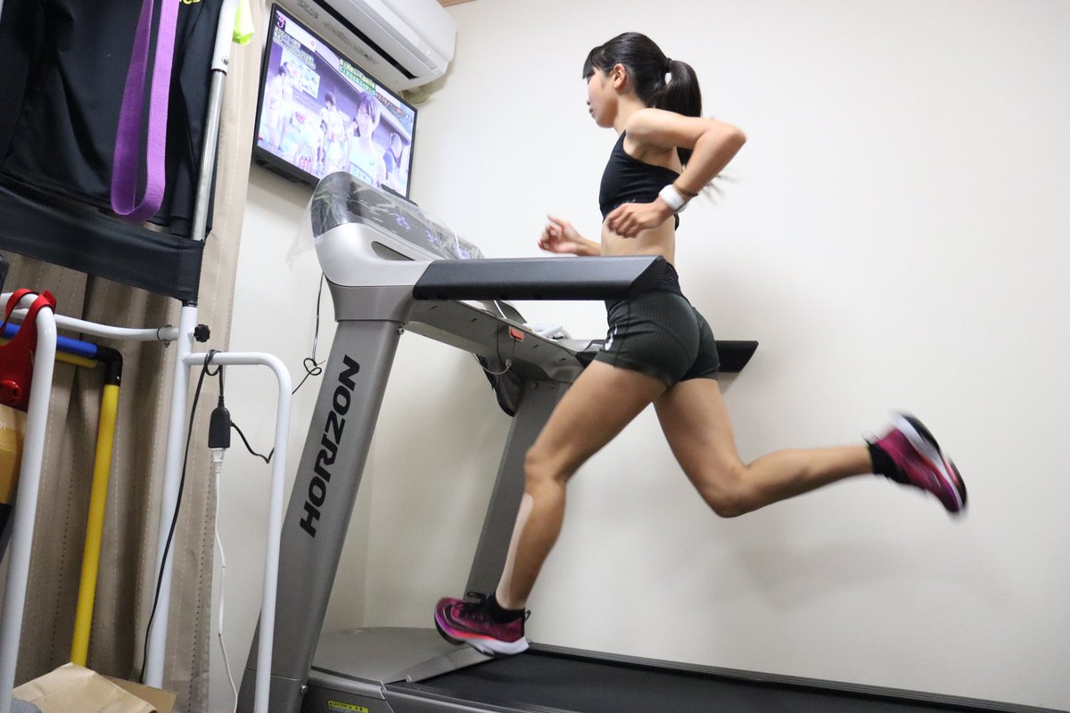 kei30432187's tweet photo. 10月08日
#treadmill
#longrun   11k
#stride       5×100m
今週も無難に淡々と終わる事が出来ました。
また、変わらず淡々と🏃‍♀️💨
https://t.co/20BB0r5CIY?…

#2xu #NIKE #training #workout #hrmax #runningform #bloodlactate #ラクテートプロ2 #血中乳酸測定 #jk #陸上女子 #女子高生 https://t.co/6UfjiyBNMh